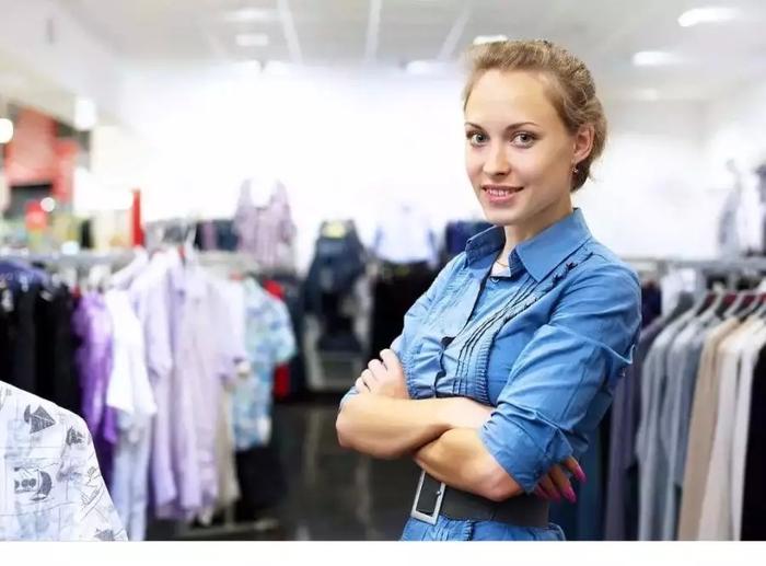 服装销售技巧:顾客进店只看不买?7句话教你开大单!